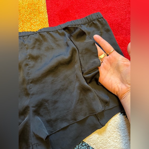NWOT Victorias Secret satin sleep shorts with ruffle detail | sz L - Picture 3 of 5